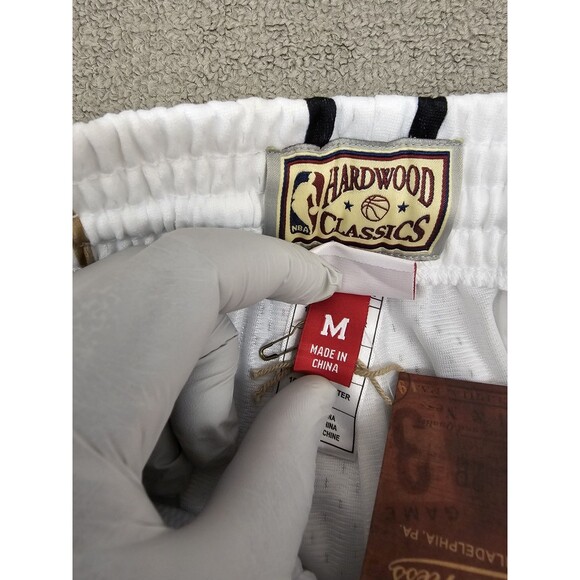 Toronto Raptors Mitchell Ness Reload 3.0 Swingman Shorts Men's M White 1998 - Picture 12 of 12